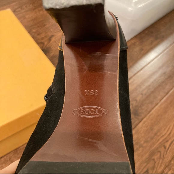 Tod’s Tall Suede boots - Picture 15 of 16